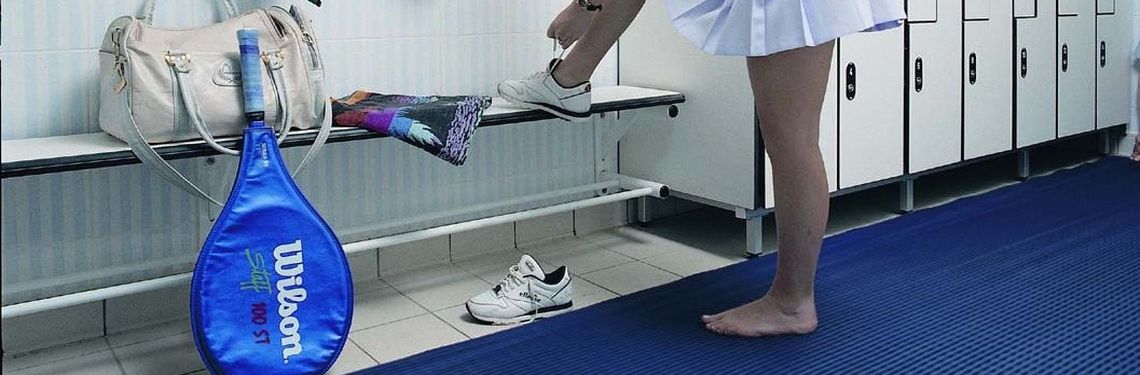 Douche, kleedkamer, zwembad, sauna ...